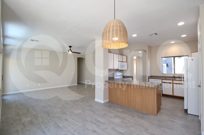 Building Photo - 440 S Val Vista Dr