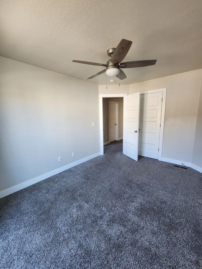 Building Photo - Modern 3-Bedroom Home with Balcony for Ren...