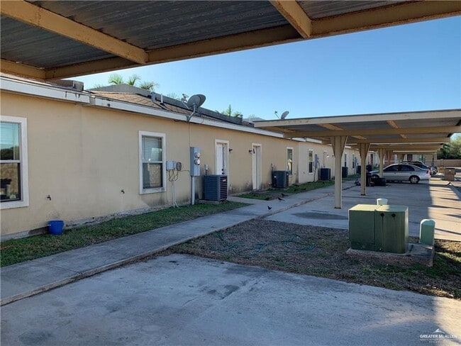 Building Photo - 11 Regal Dr