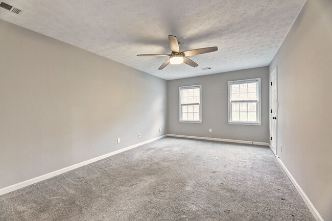 Building Photo - 4843 McPherson Dr NE