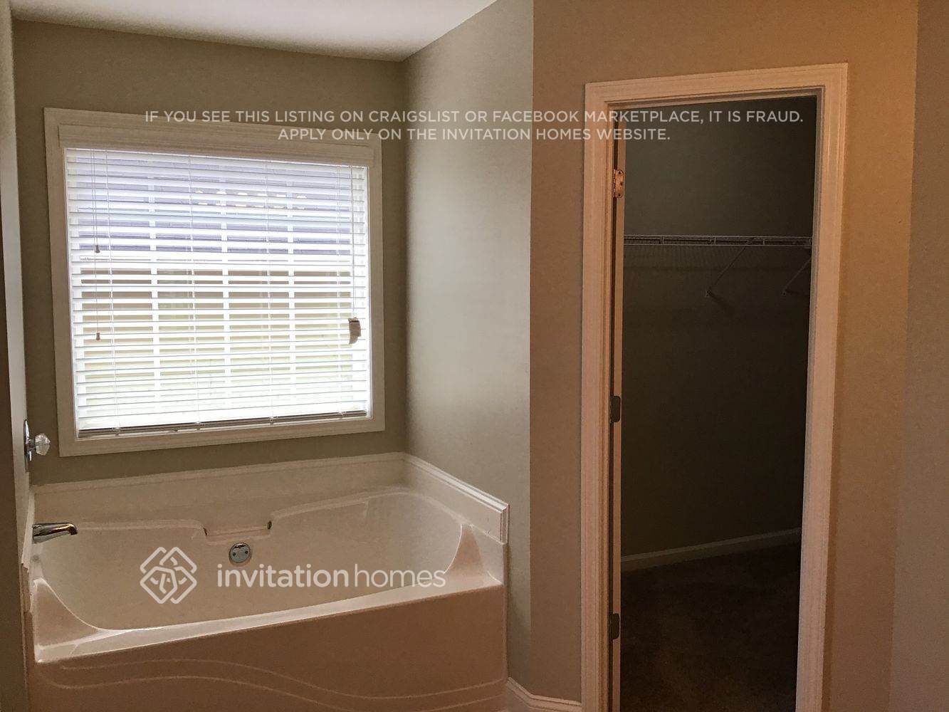 Building Photo - 2076 Barberry Dr