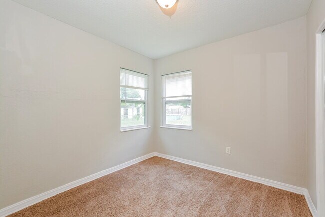 Building Photo - 321 W Dicie Ave