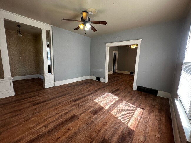 Building Photo - Beautiful 5 Bedroom, 2 Bath in Prime Location Near Campus
