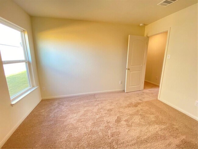 Building Photo - 401 Hyacinth Way