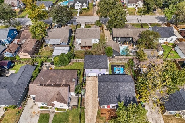 Building Photo - 319 Moody St