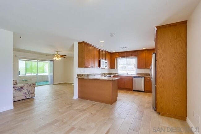 Building Photo - 8684 Celestine Ave