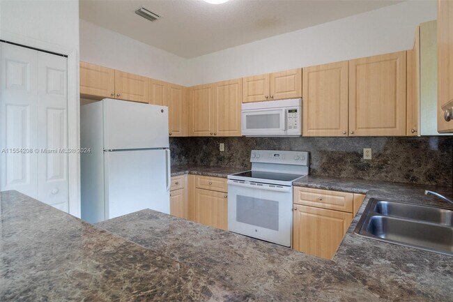 Building Photo - 1475 SE 24th Ct