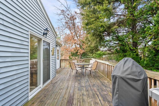 Building Photo - 438 Sylvan Dr