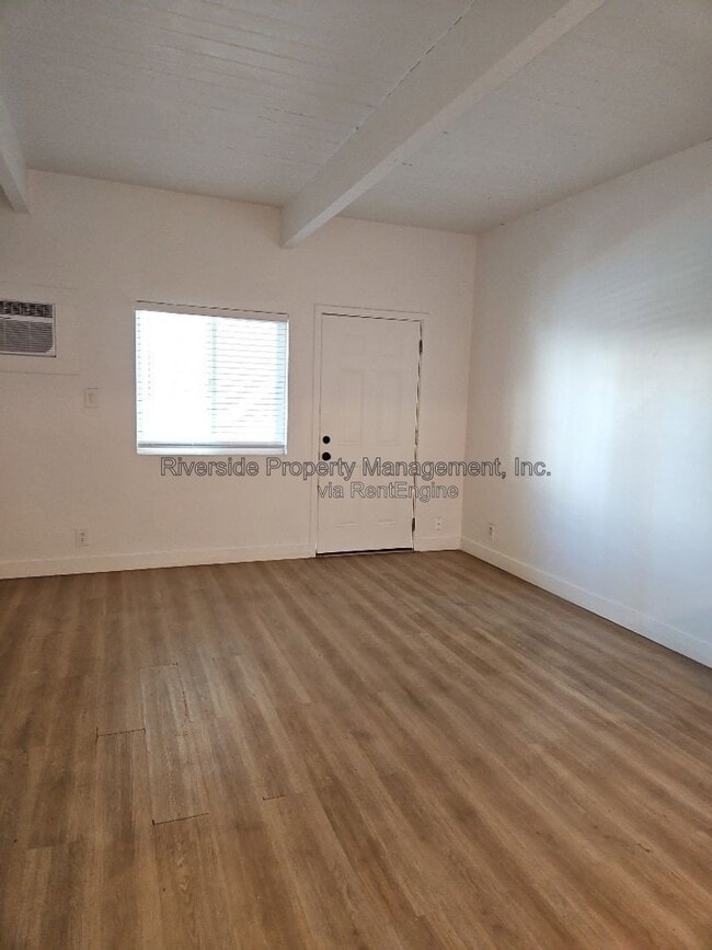 Interior Photo - Rock Ridge