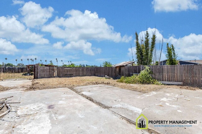 Building Photo - Charming 2-Bedroom Retreat in Sacramento – Gated w/Large yard