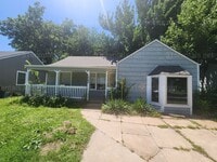 Building Photo - $1,050 - 3 bedroom / 1 bathroom - Single Family Home