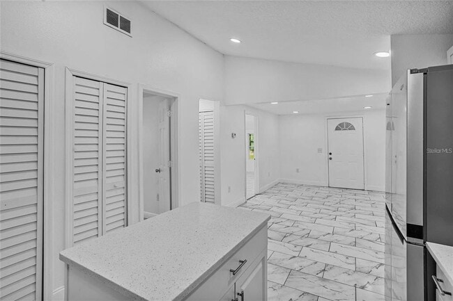 Building Photo - 906 Celery Ave