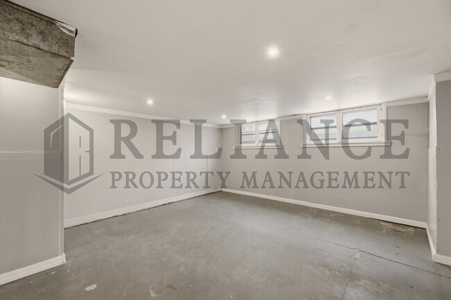 Building Photo - 111 N Clifton Ave