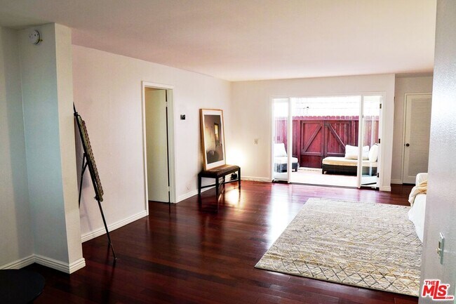 Building Photo - 2418 Graham Ave