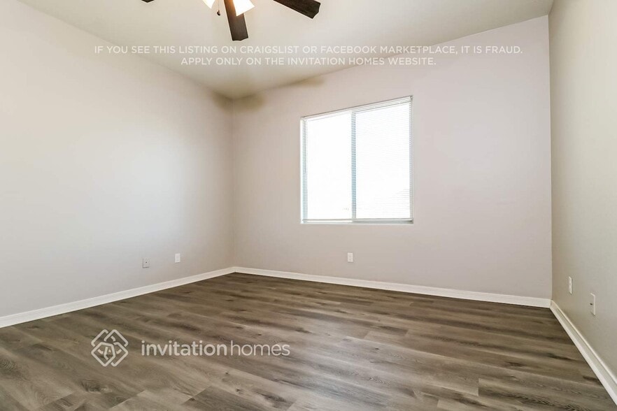 Building Photo - 24446 W Sheraton Ln