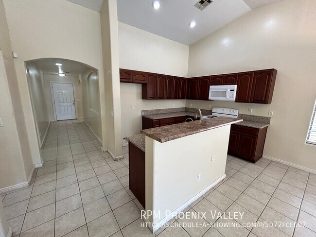 Building Photo - $150.00 off 1st Month Rent - 4 Bed / 2 Bat...