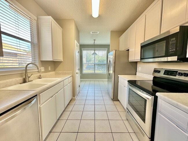 Building Photo - 302 Cll Escada