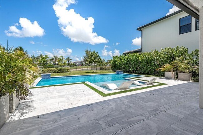Building Photo - 4470 Gramercy Dr