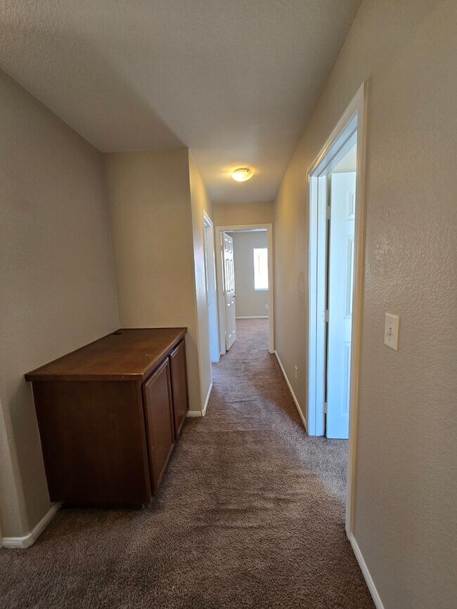 Building Photo - A Fabulous 3 Bed, 2.5 Bath, 2 Story Home W...