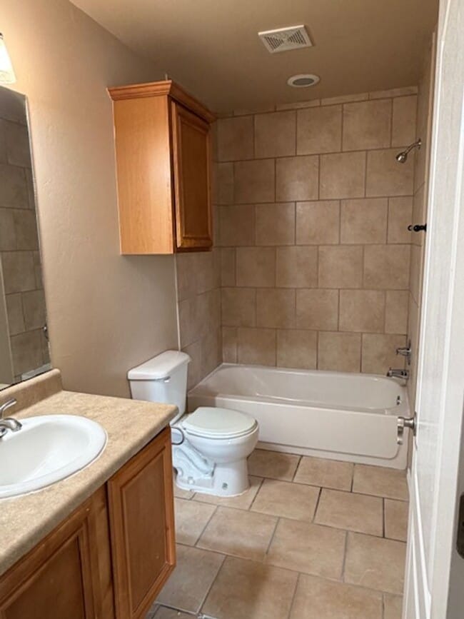 Building Photo - Updated Duplex - Mustang Schools - Open Floorplan - Gated Community