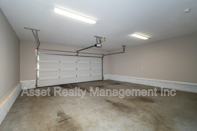 Building Photo - 8205 Zodiac Ln