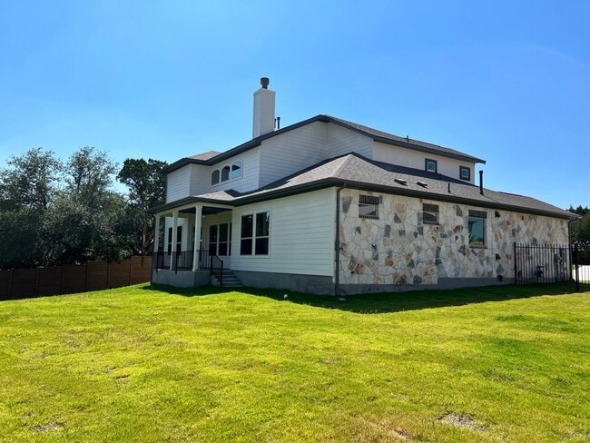 Building Photo - Georgeous 5-Bedroom in the Three Points Community
