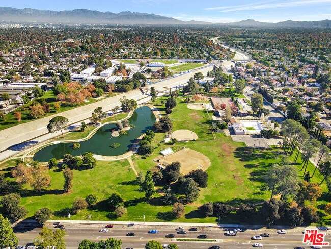 Building Photo - 6324 Geyser Ave