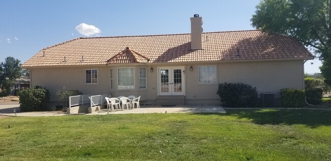 Building Photo - 304 W Mariposa Dr
