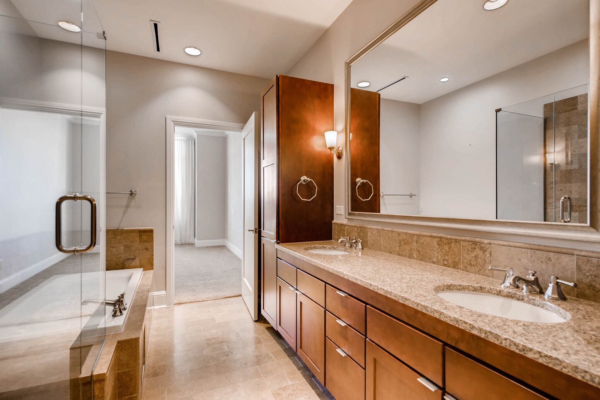 Primary 5 pc bath - 7600 Landmark Way