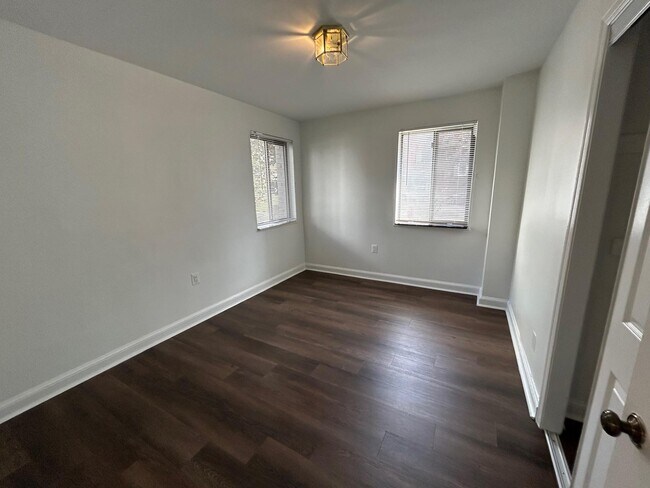 Building Photo - 3815 Davis Pl NW