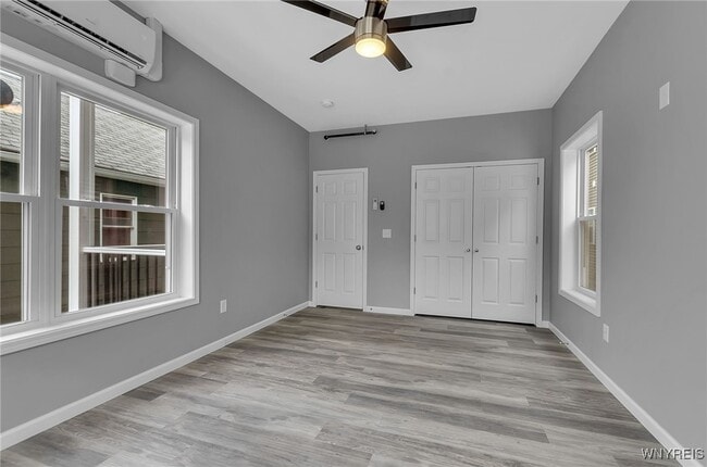 Building Photo - 140 Seymour St