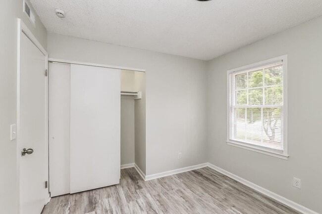 Building Photo - 5401 Bayberry Ln
