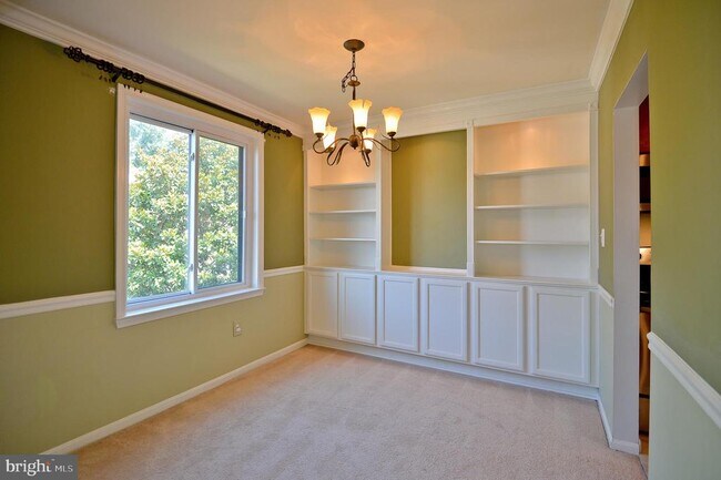 Building Photo - 9702 Kingsbridge Dr