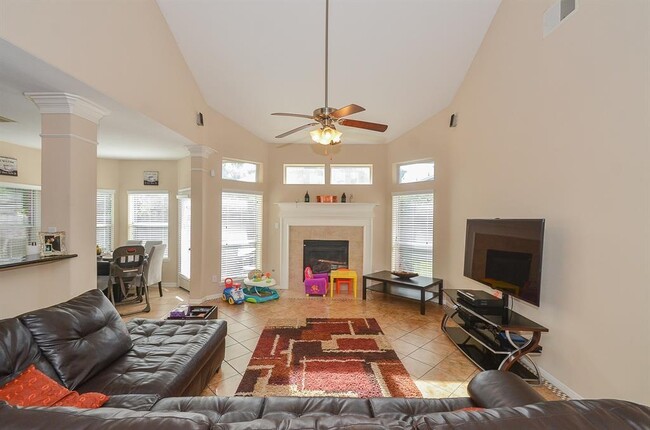 Building Photo - 6134 Vadini Shores Ln