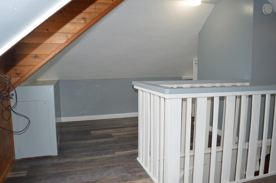 Building Photo - 430 S Holladay Dr