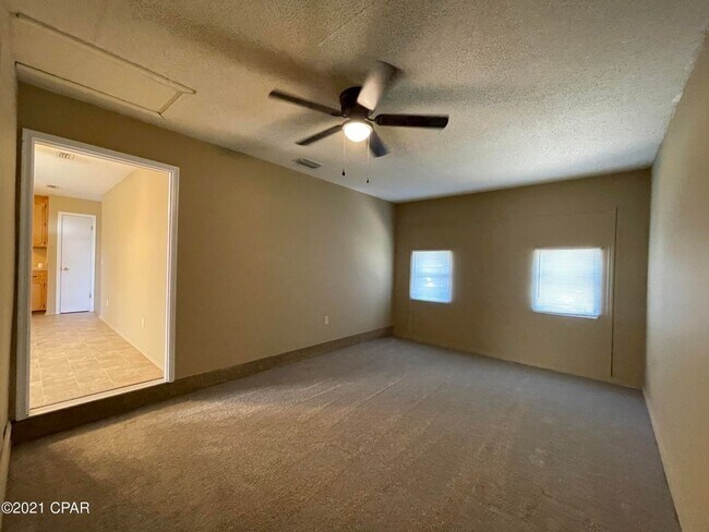 Building Photo - Spacious 3/1 Brick Home in a Low-Traffic cul-de-sac on the West end of Marianna