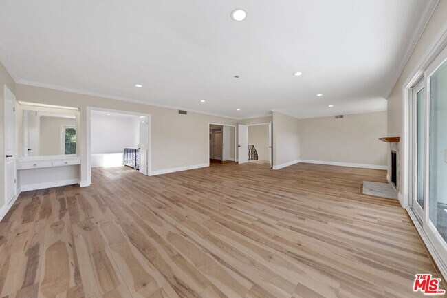 Building Photo - 16608 Park Ln Cir
