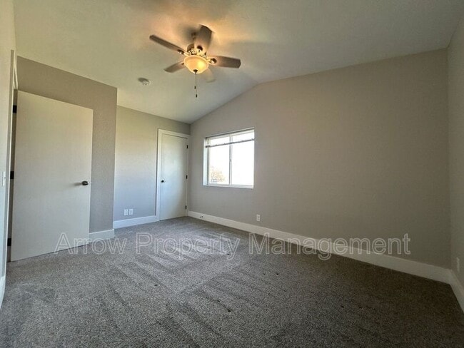 Building Photo - 940 27th St