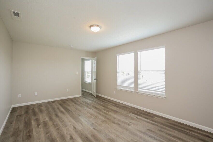 Building Photo - 3423 Grove Berry Ln
