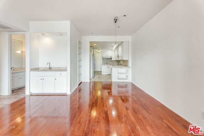 Building Photo - 10551 Wilshire Blvd