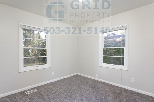 Building Photo - Spacious 3 Bedroom Home Available on Fores...