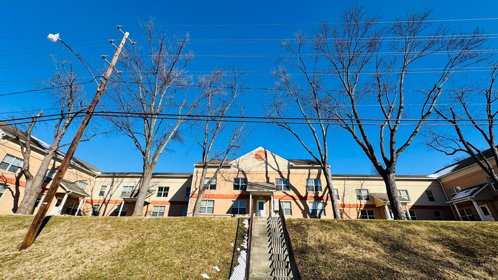 Primary Photo - Skyline Vista Apartments