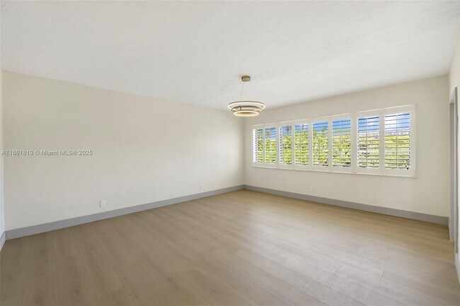 Building Photo - 3180 N Bay Rd