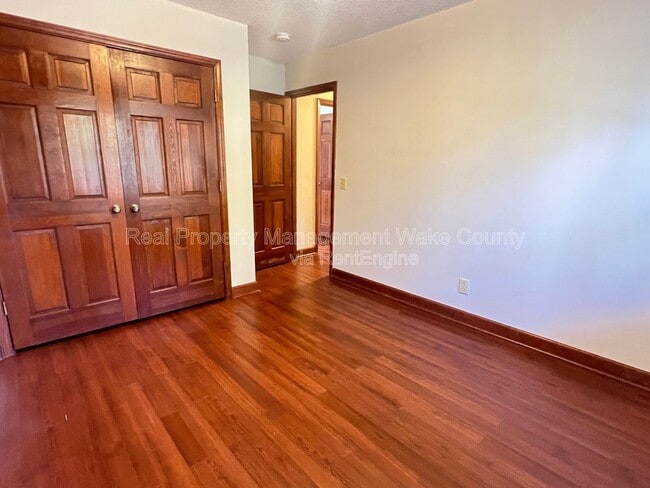 Building Photo - 7404 Valley Run Dr
