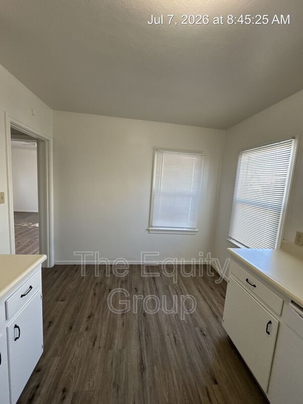 Building Photo - 710 E Tulare Ave