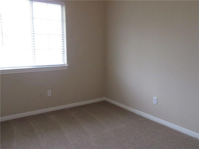 Building Photo - 2405 Farragret Cove