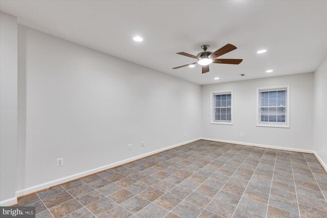 Building Photo - 427 Park Ave