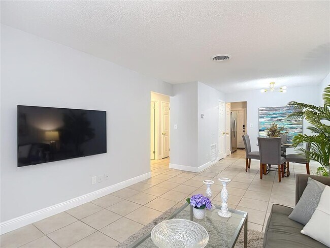 Building Photo - 222 Southeast Jefferson Cir N