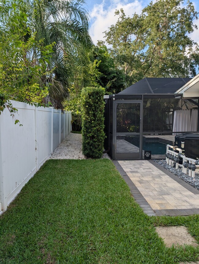 Building Photo - 1368 Whispering Pines Dr