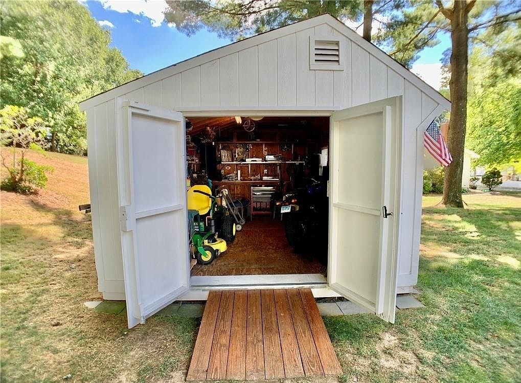 Building Photo - 60 Willow St